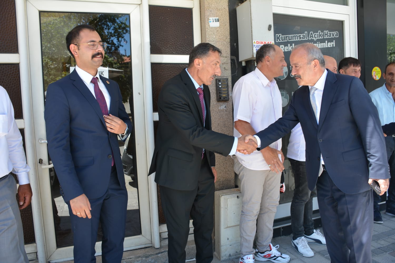 "KURBAN YAKLAŞMAK VE PAYLAŞMAK DEMEKTİR"