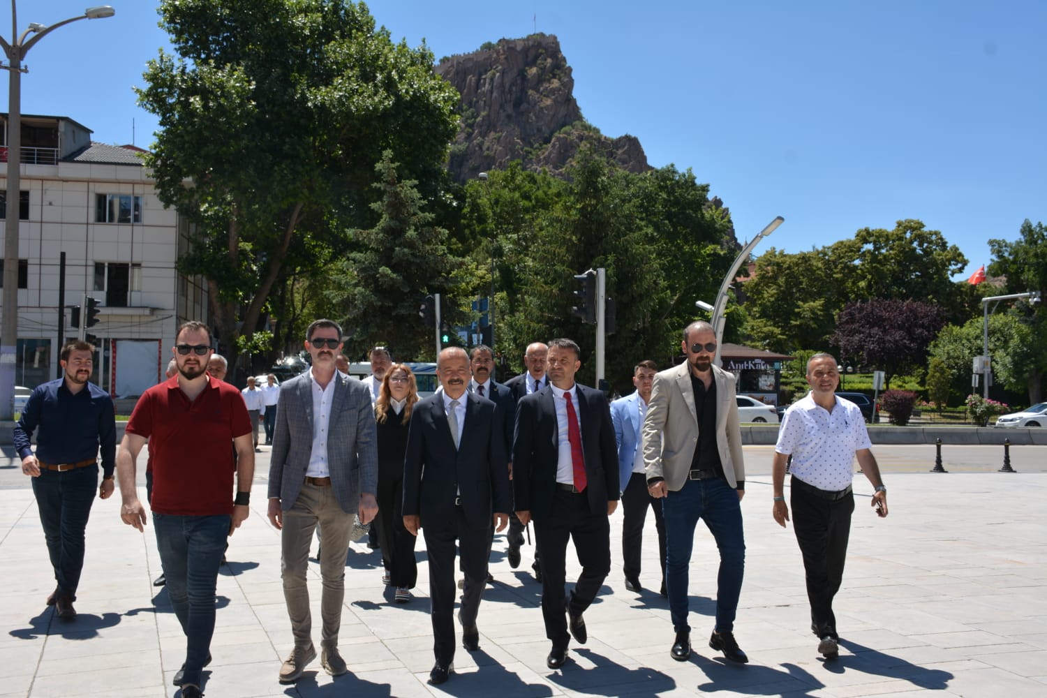 "KURBAN YAKLAŞMAK VE PAYLAŞMAK DEMEKTİR"
