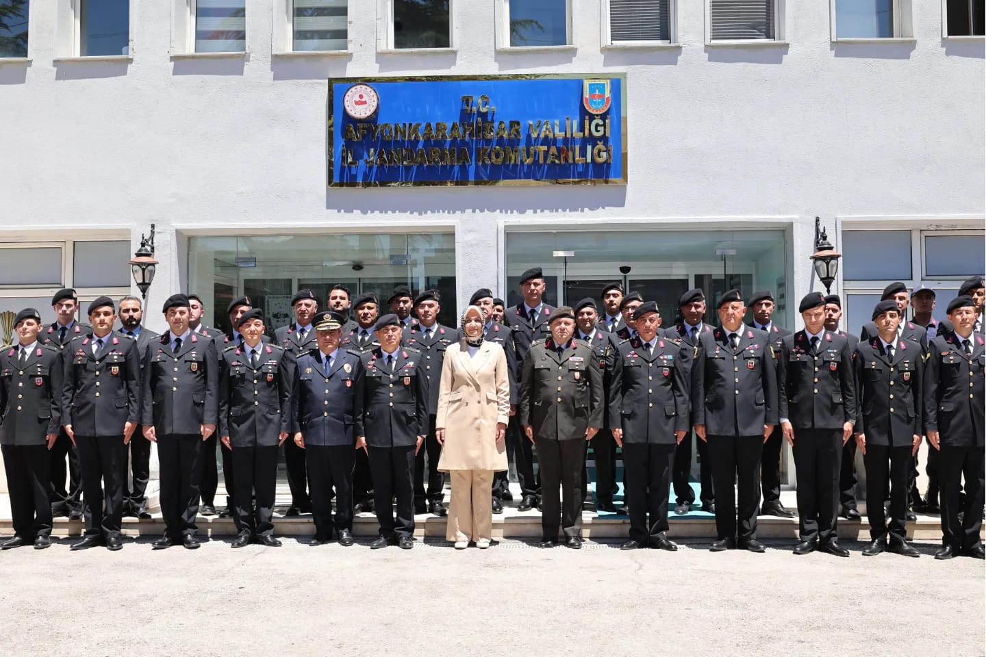 Vali Yiğitbaşı Jandarma Teşkilatı İle Bayramlaştı