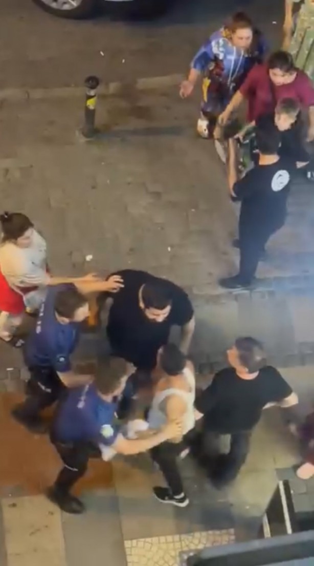 Ünlü Pilavcıda "Bedava Yemek" Kavgası