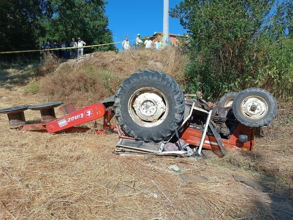 Şarampole Uçan Traktör Ters Döndü: 1 Ölü