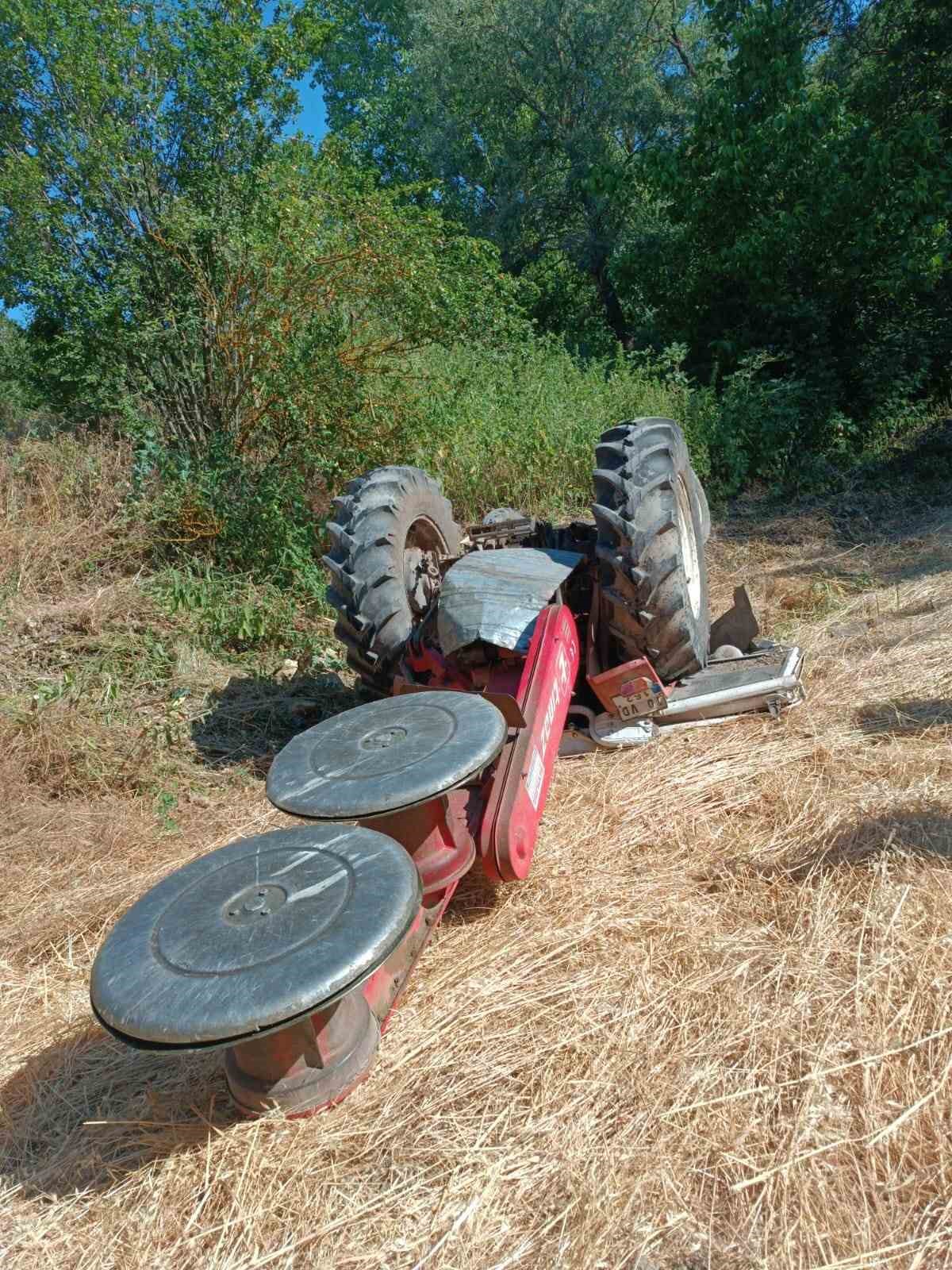 Şarampole Uçan Traktör Ters Döndü: 1 Ölü