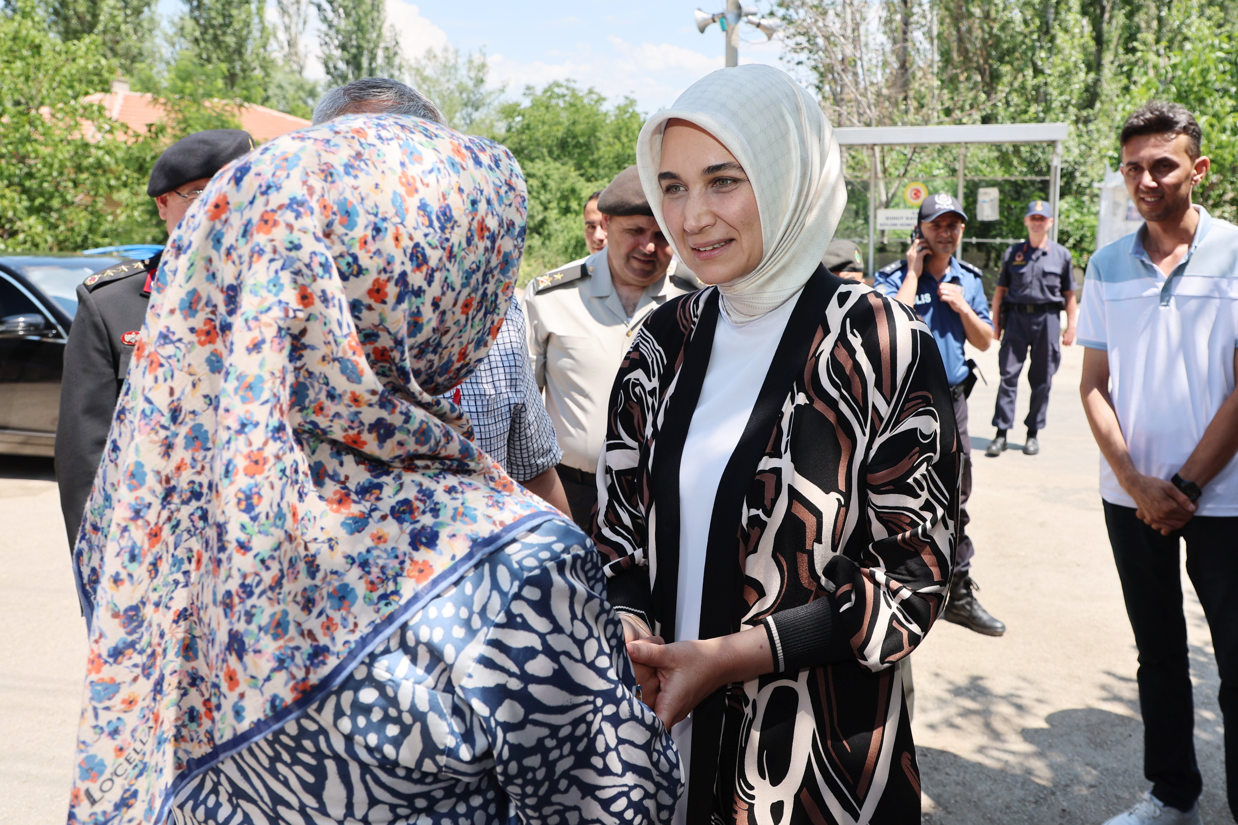 Devlet Ana Emanete Sahip Çıktı!  Vali Yiğitbaşı, Şehit Yasin Çubuk’un ailesini ziyaret etti