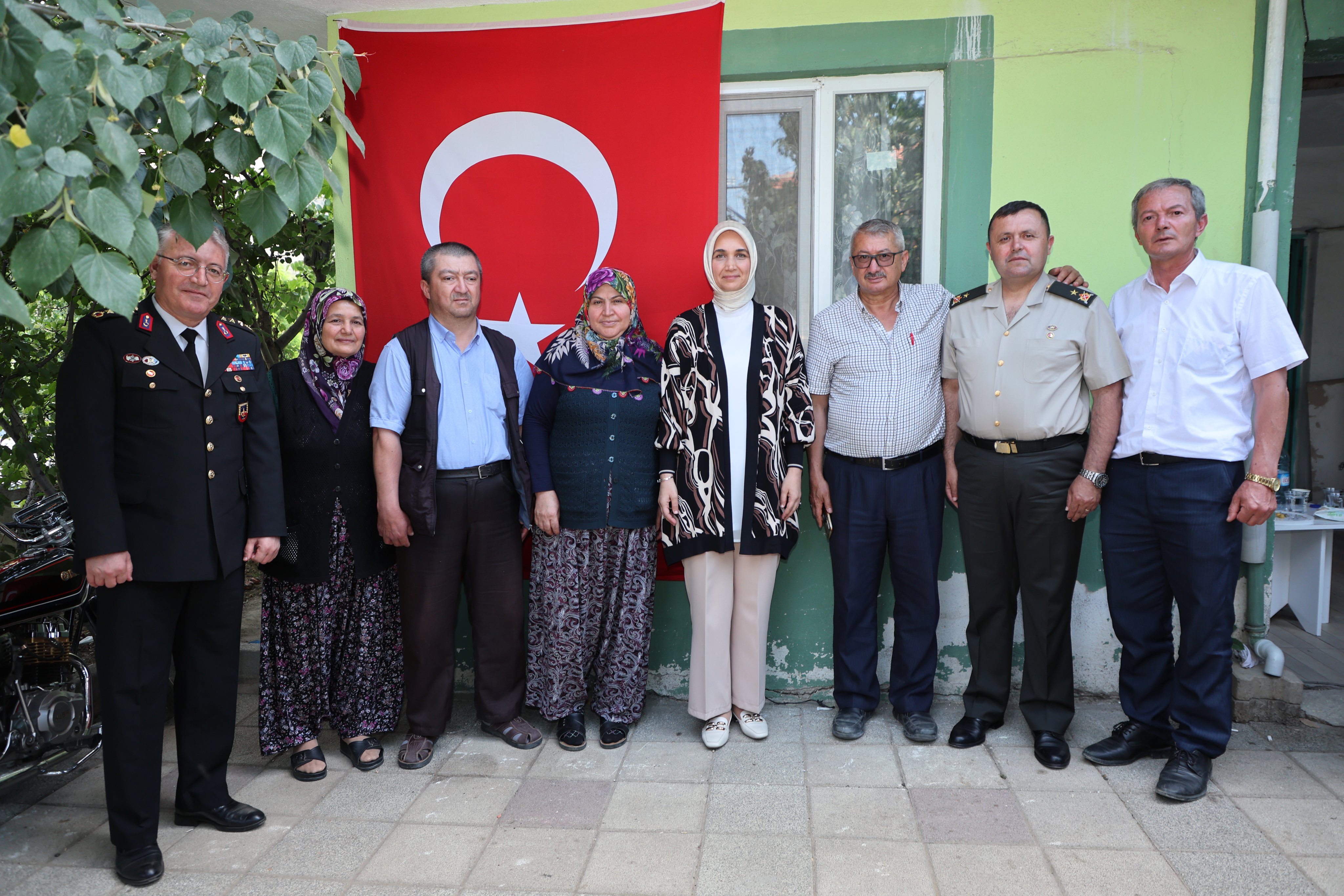 Devlet Ana Emanete Sahip Çıktı!  Vali Yiğitbaşı, Şehit Yasin Çubuk’un ailesini ziyaret etti