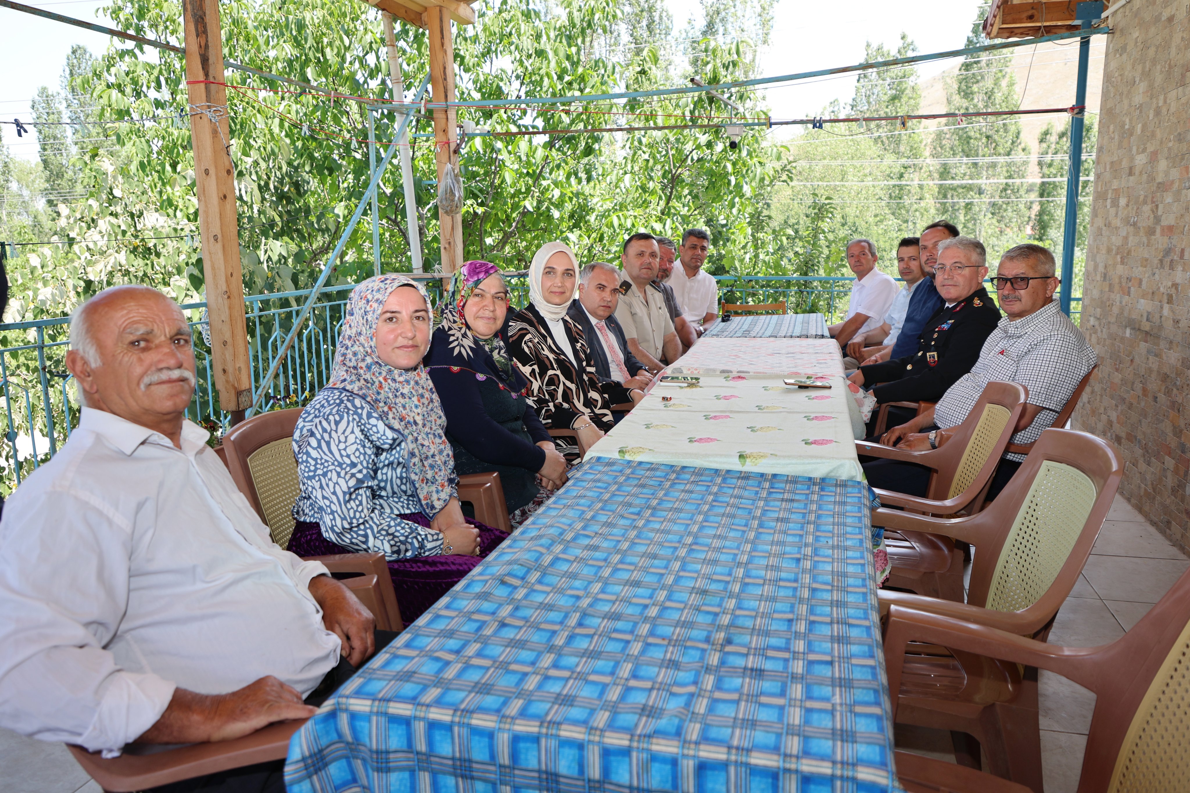 Devlet Ana Emanete Sahip Çıktı!  Vali Yiğitbaşı, Şehit Yasin Çubuk’un ailesini ziyaret etti