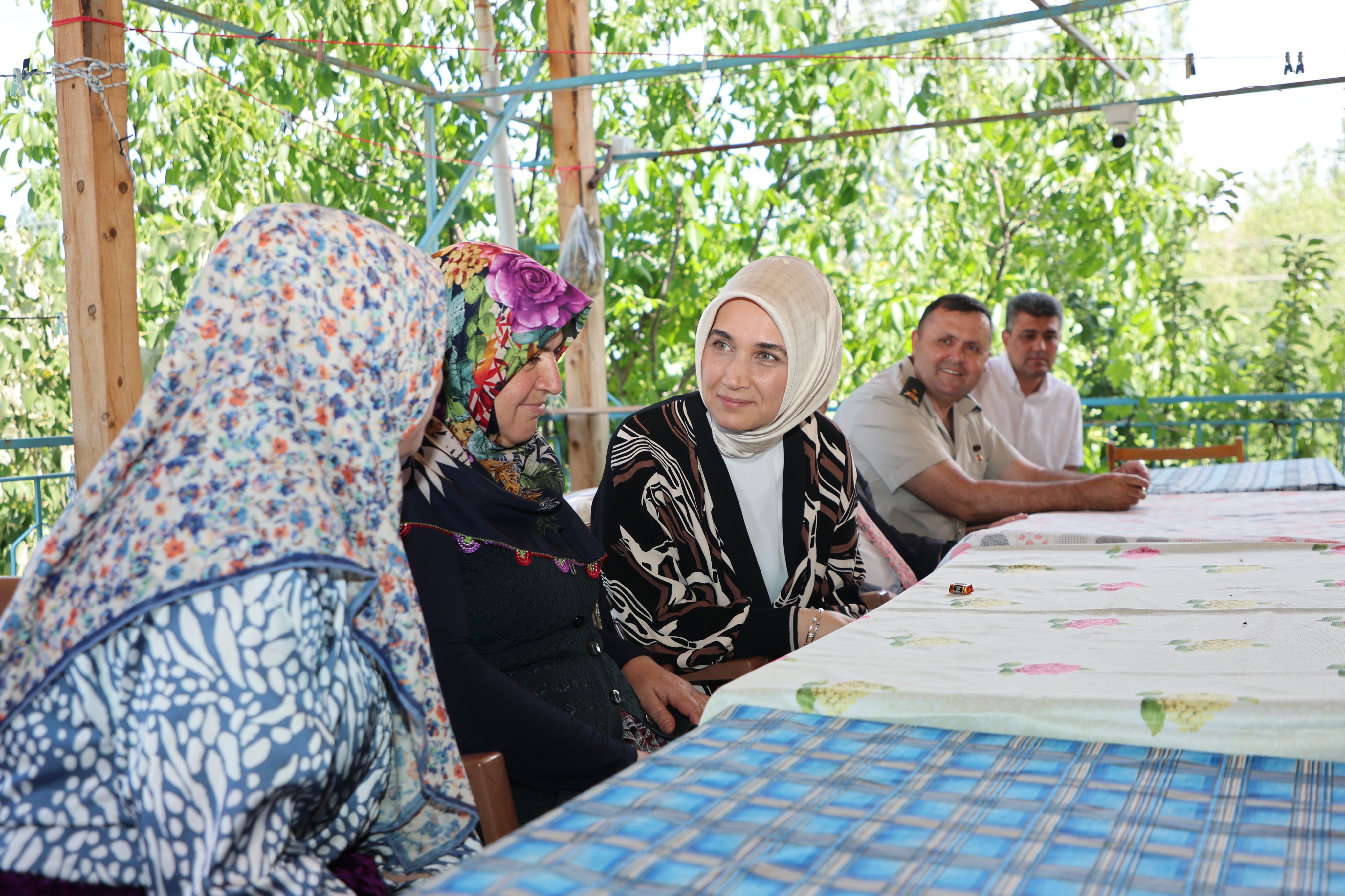 Devlet Ana Emanete Sahip Çıktı!  Vali Yiğitbaşı, Şehit Yasin Çubuk’un ailesini ziyaret etti