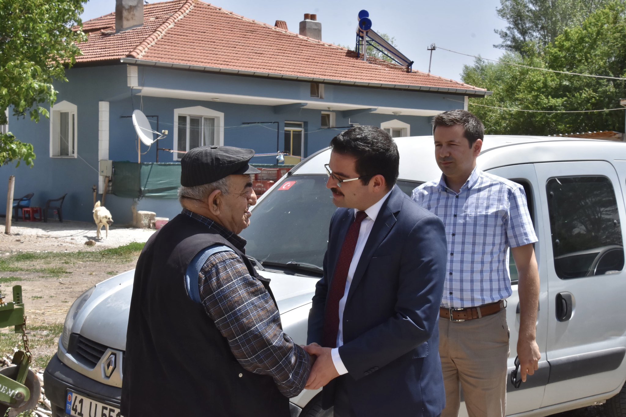 Bu Bayramda da Evlat Edasıyla Şehit Ailelerini Ziyaret Etti