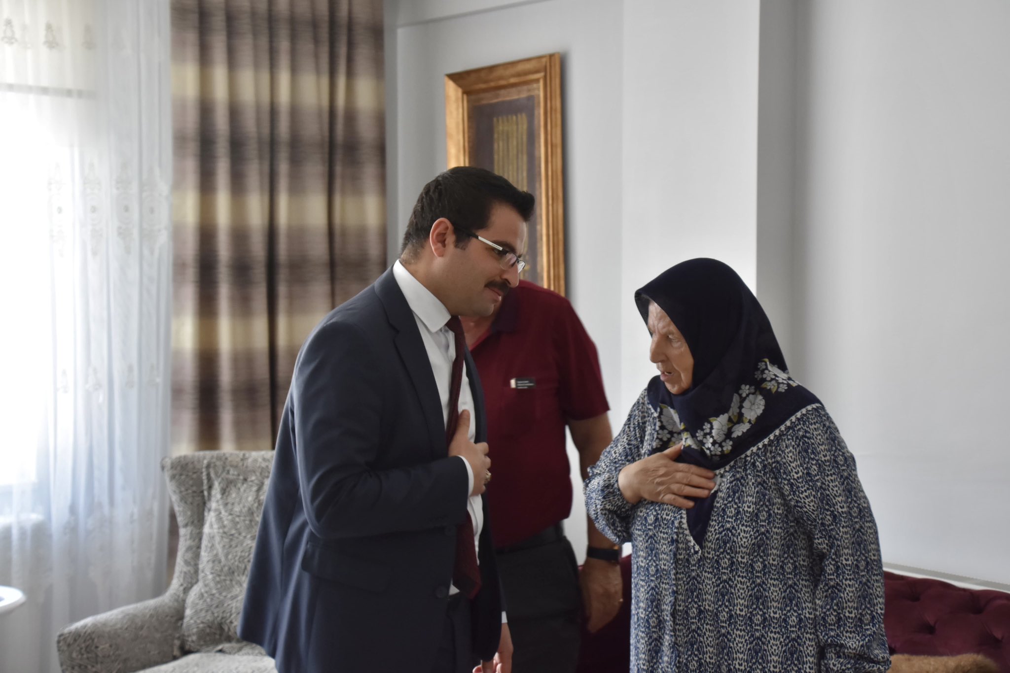 Bu Bayramda da Evlat Edasıyla Şehit Ailelerini Ziyaret Etti