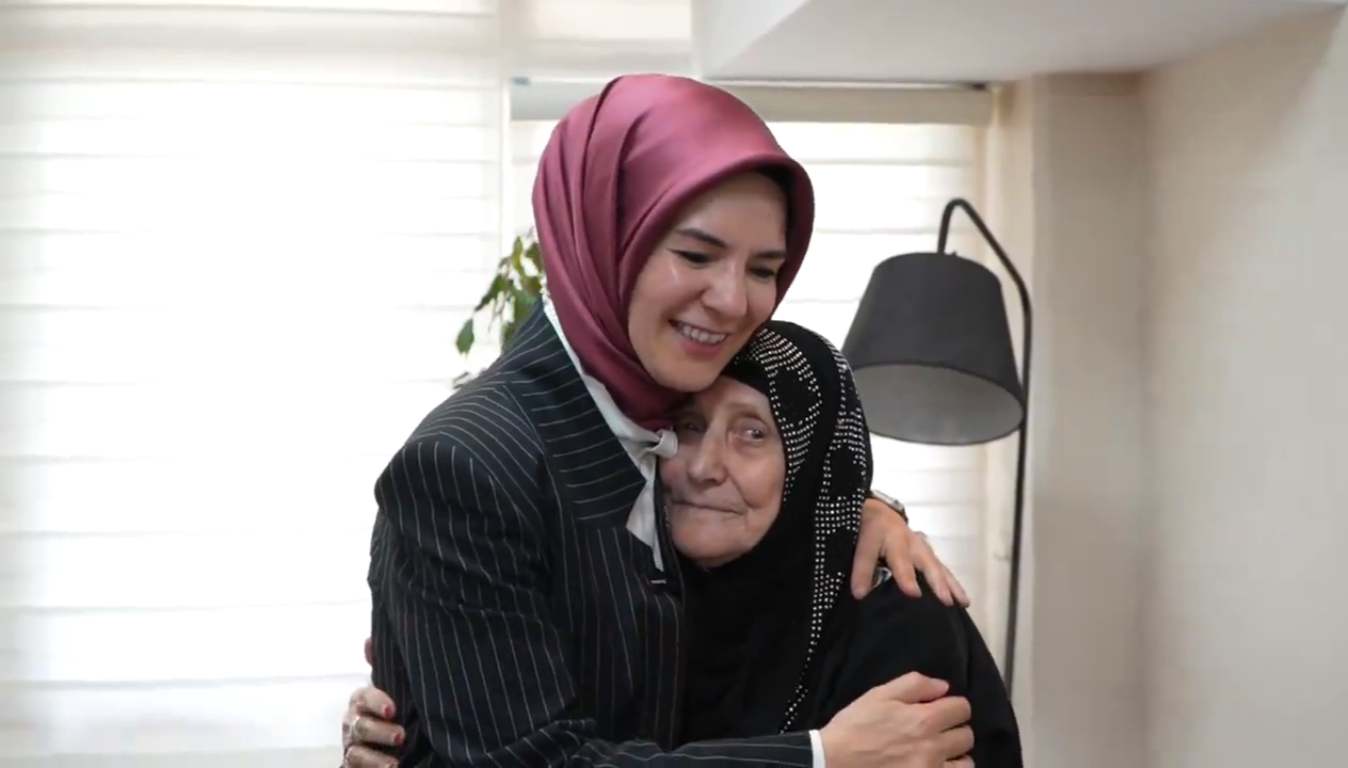 Afyonlu Bakan Göktaş Kıymetli Büyükleri Yalnız Bırakmadı