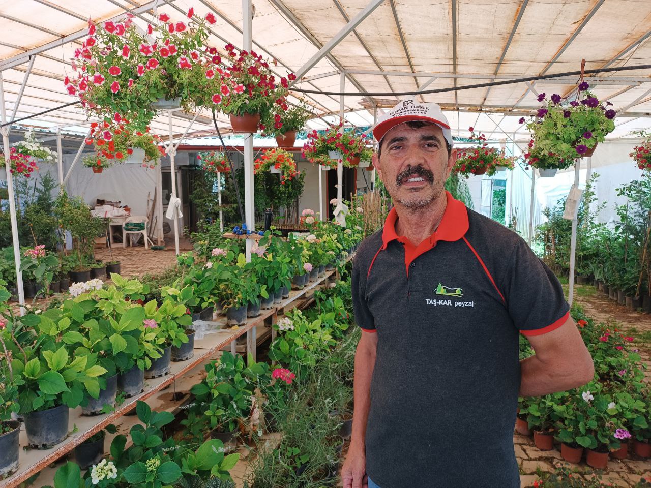 “Çiçeğe gelişi güzel su verirseniz kök çürümesine sebep olabilirsiniz”