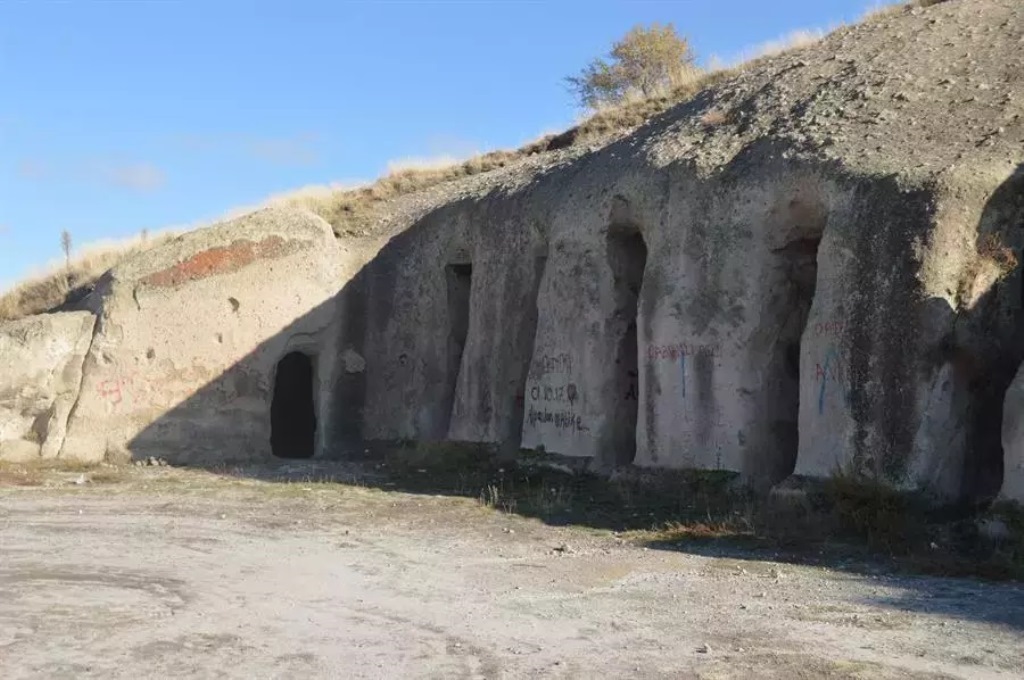 YEDİKAPILAR YERALTI ŞEHRİ'NİN GİZEMLİ TARİHİ