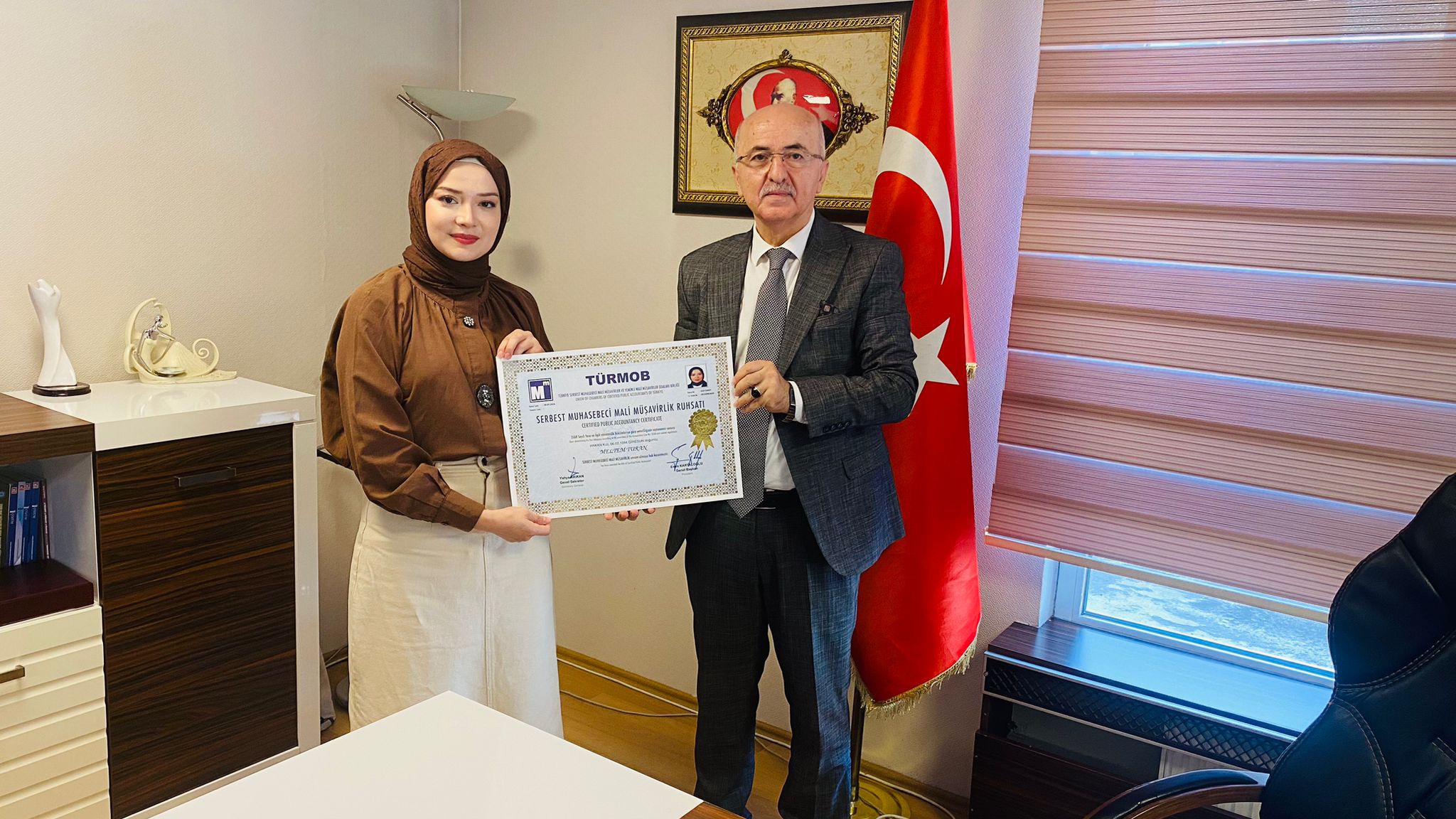 Genç Muhasebeci  Ruhsatını Başkan Sayar'ın Elinden Aldı