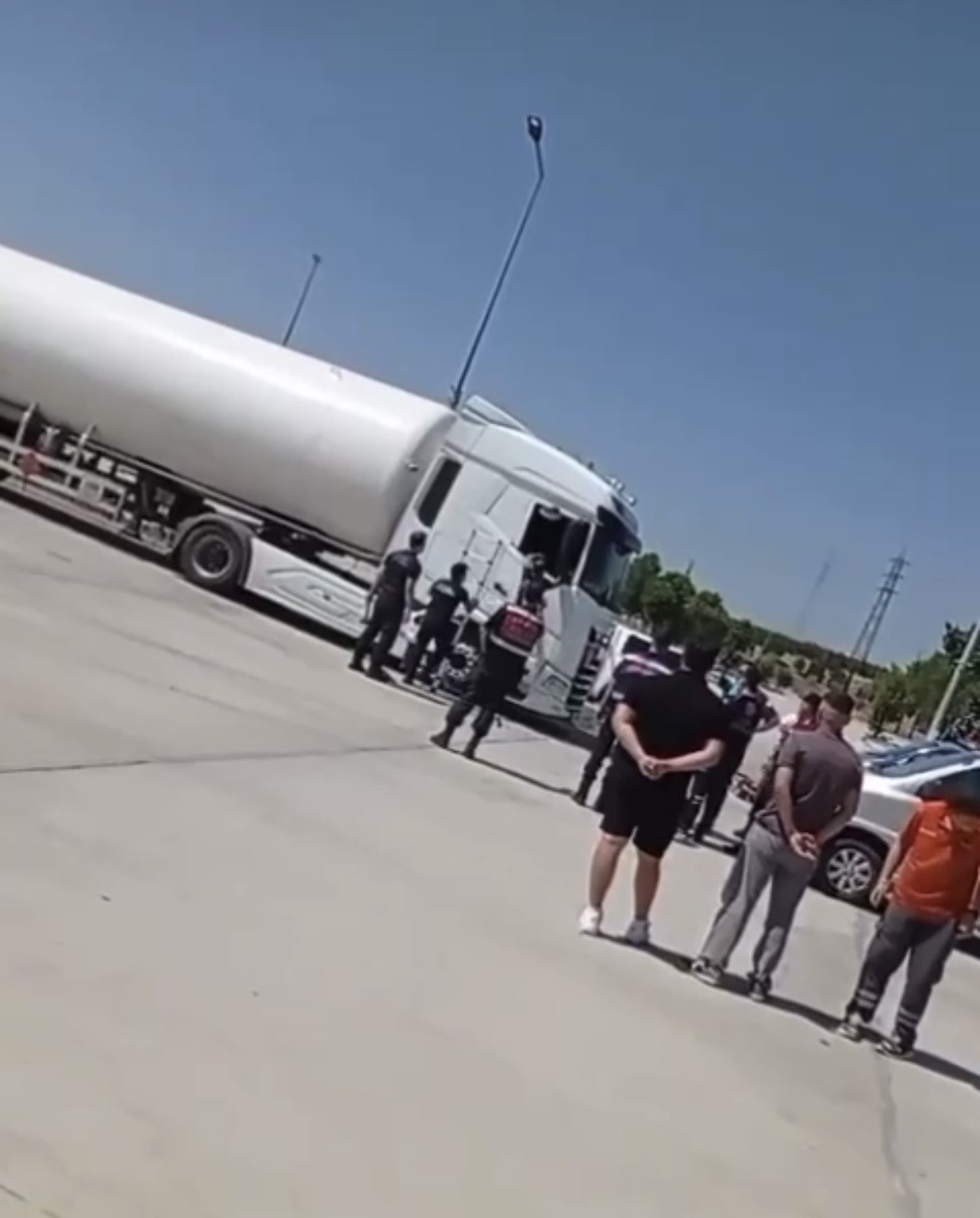 Tır Şoförü Sevkiyat Yaparken Öldü: Cansız bedeni 2 gün sonra araçta bulundu