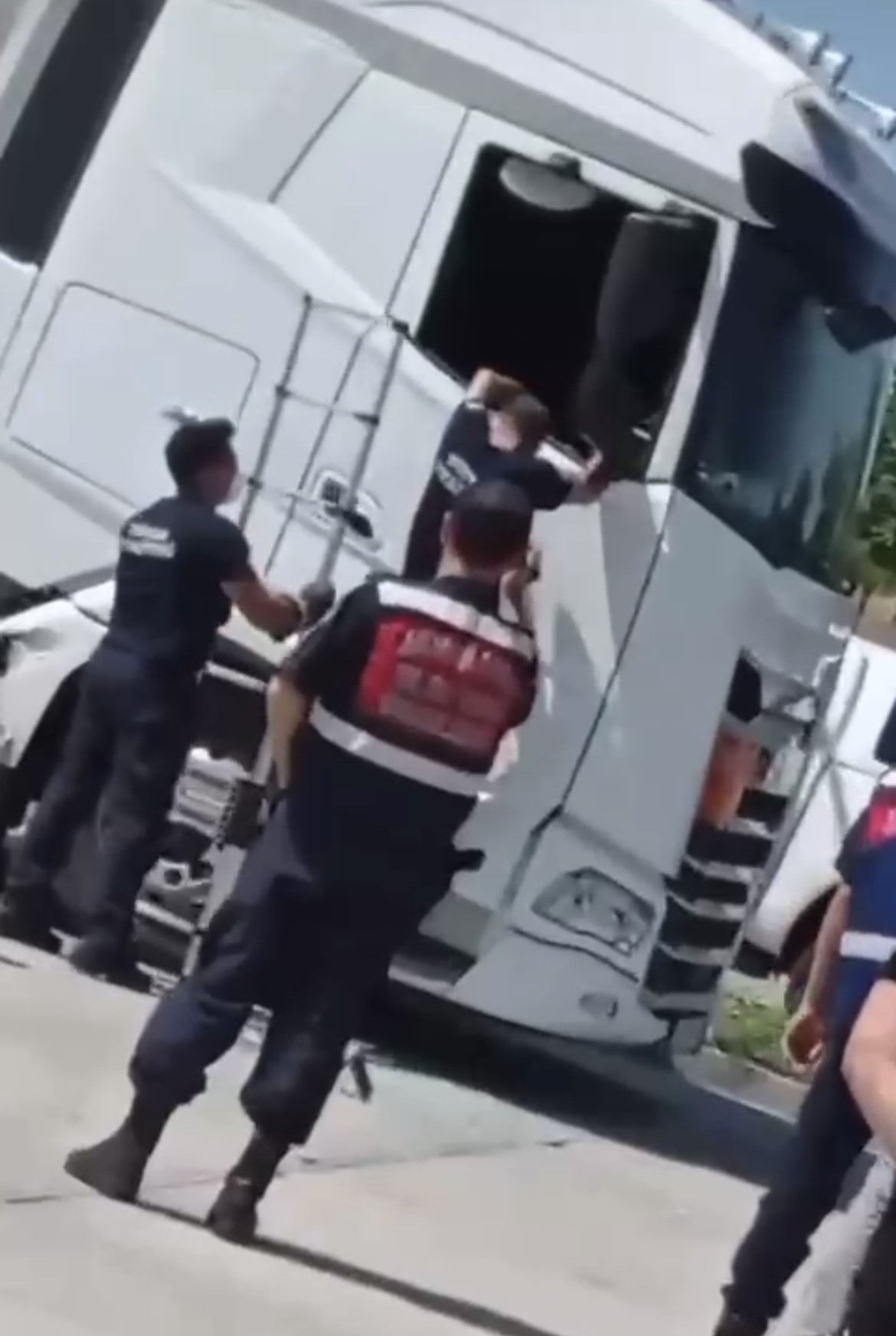 Tır Şoförü Sevkiyat Yaparken Öldü: Cansız bedeni 2 gün sonra araçta bulundu