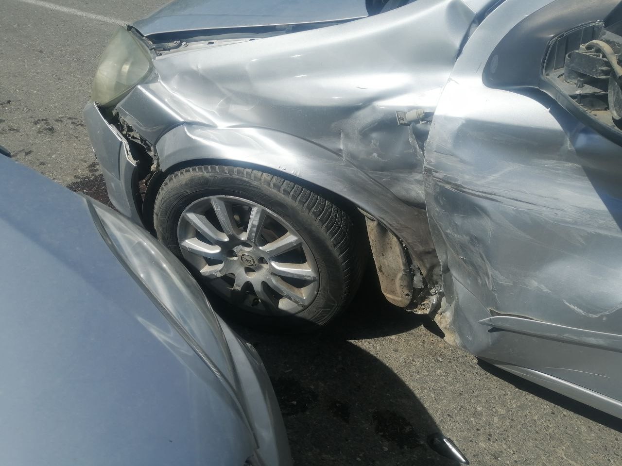 Otomobiller Kafa Kafaya Çarpıştı: 3 Yaralı  Kazada 3 kişi yaralandı