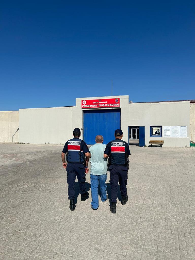 AFYONKARAHİSAR'DA FİRARİ 2 HÜKÜMLÜ YAKALANDI