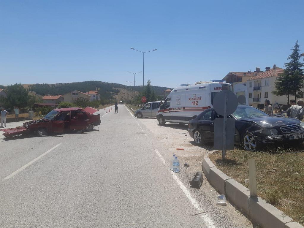 AFYON'DA TRAFİK KAZALARINDA 8 KİŞİ YARALANDI