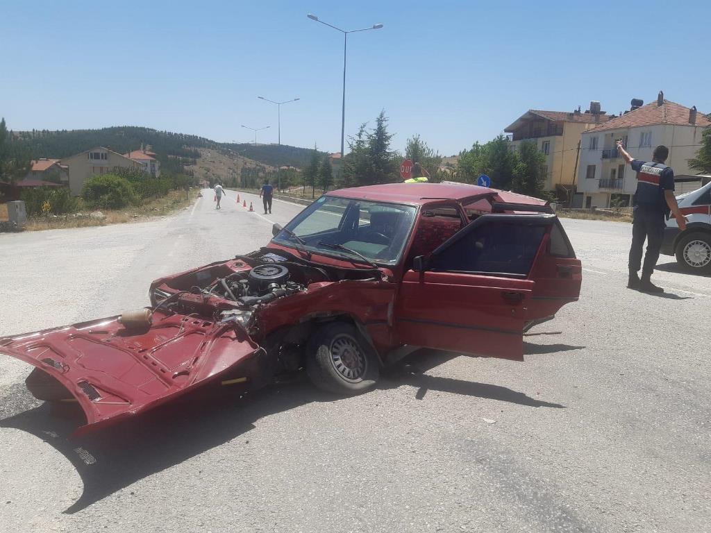 AFYON'DA TRAFİK KAZALARINDA 8 KİŞİ YARALANDI