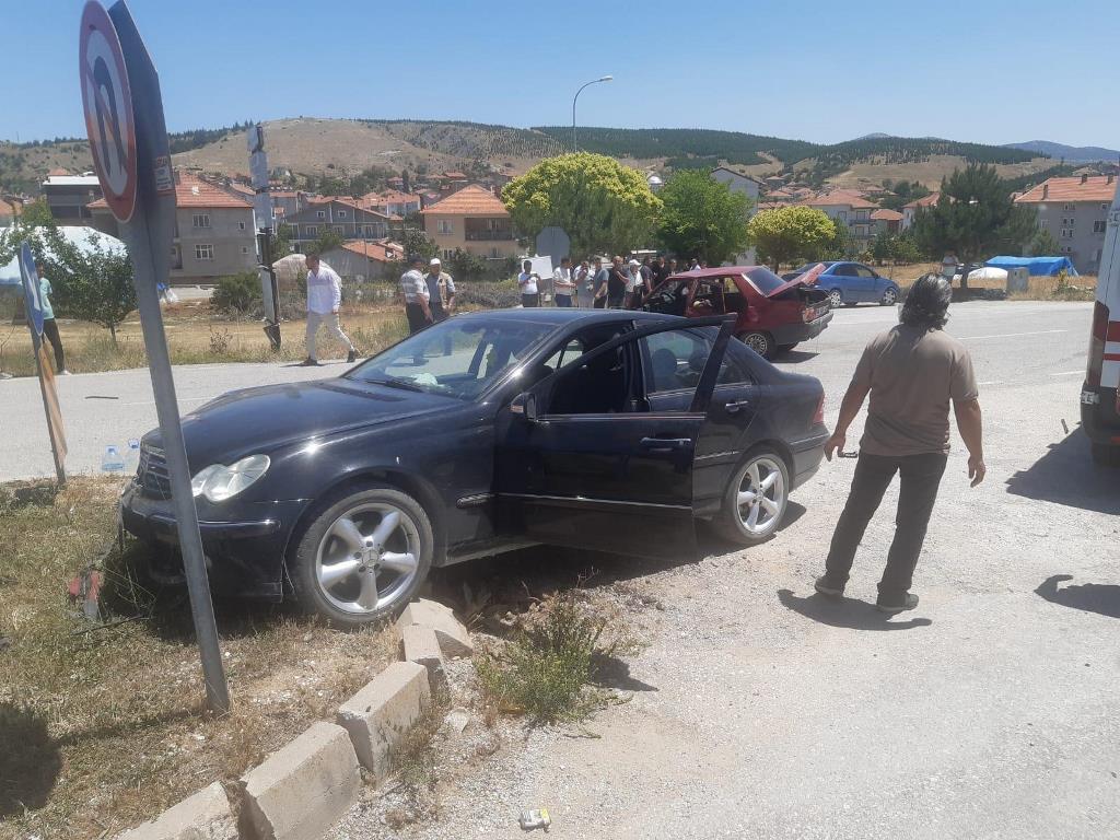 AFYON'DA TRAFİK KAZALARINDA 8 KİŞİ YARALANDI