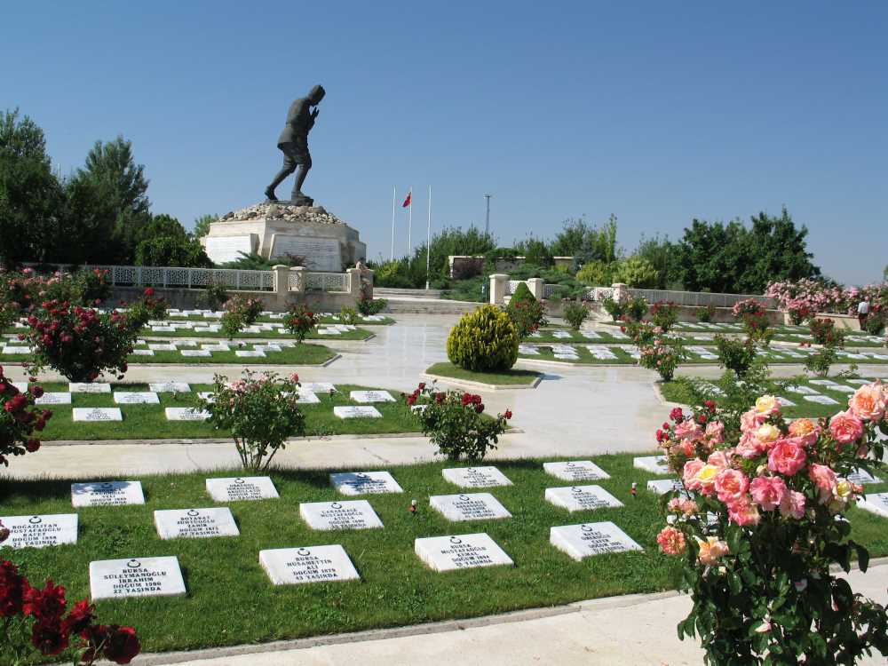 Büyük Taarruz Şehitliği Kurtuluştan Kuruluşa Yolculukta Bir Mihenk Taşı