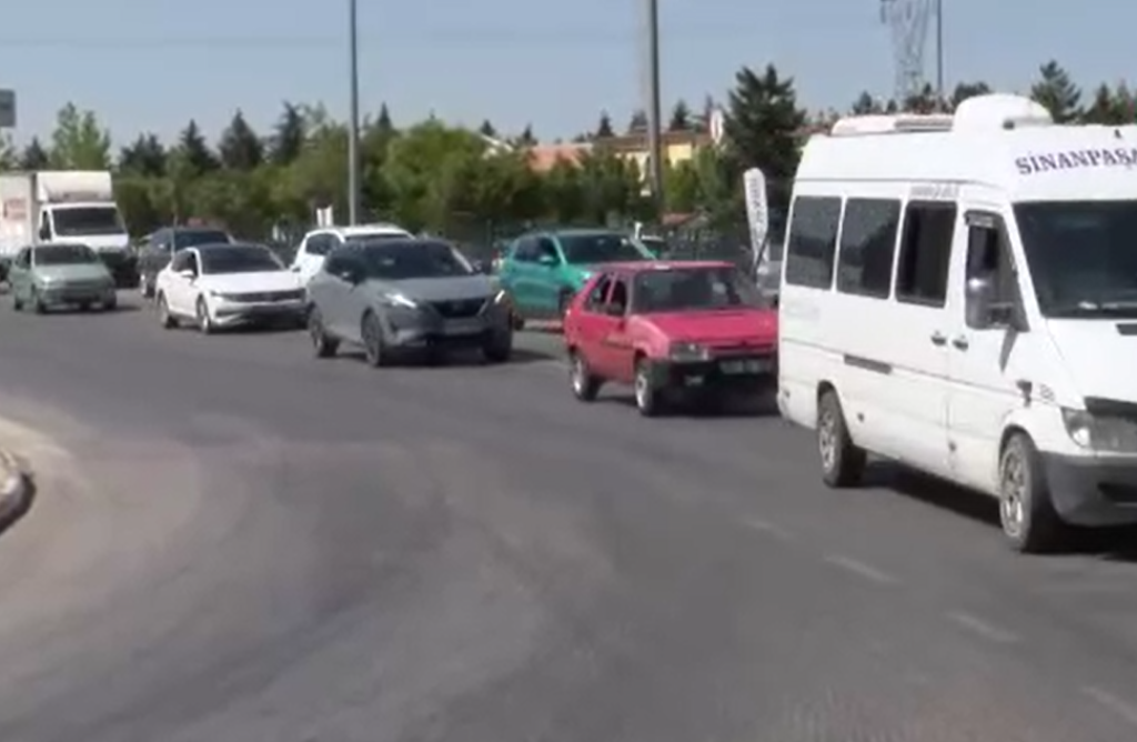 AFYON'DA TATİLCİLERİN DÖNÜŞ YOĞUNLUĞU BAŞLADI