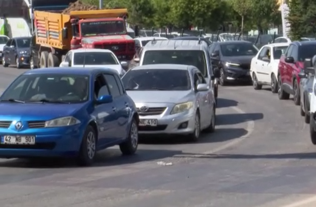 AFYON'DA TATİLCİLERİN DÖNÜŞ YOĞUNLUĞU BAŞLADI