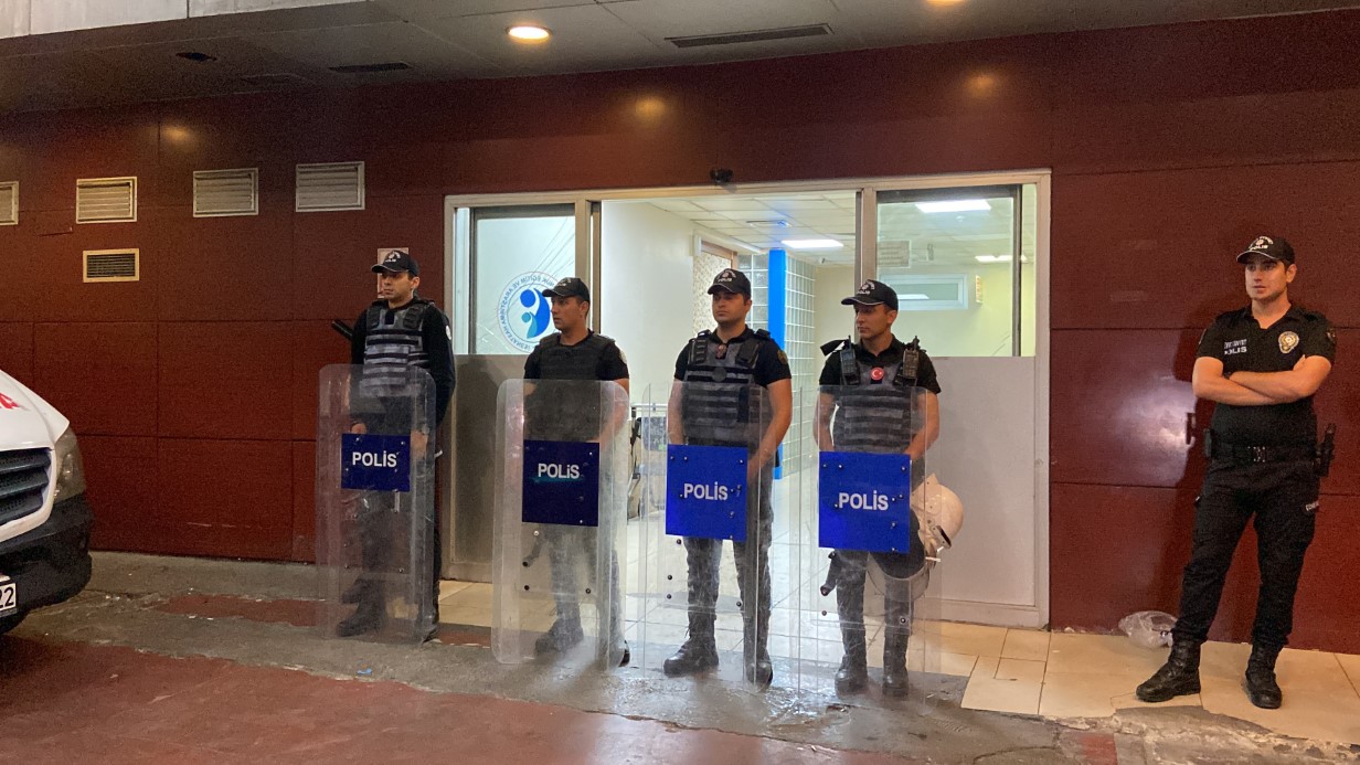 Hastane Bahçesinde Silahlı Çatışma!