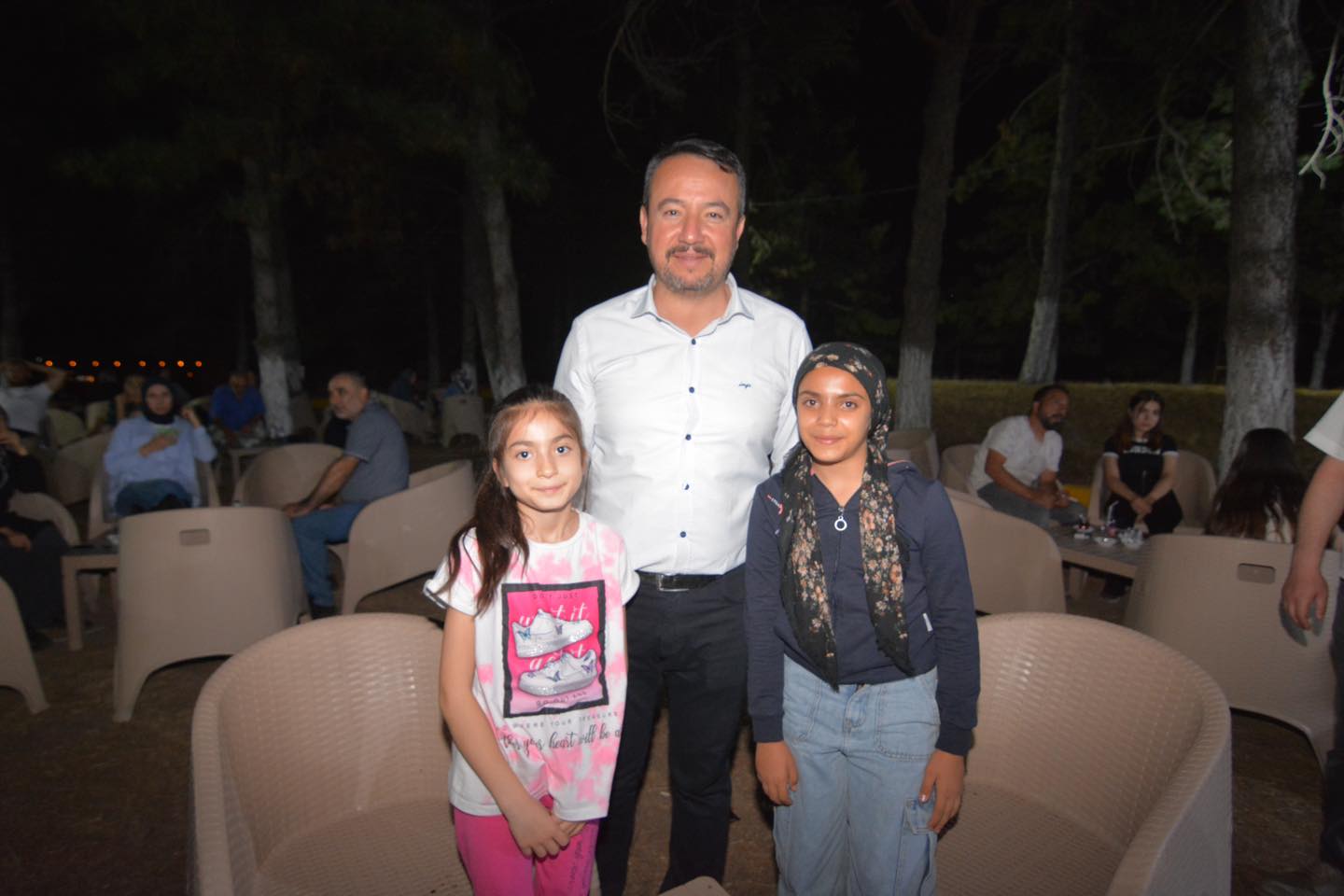 Sandıklı İçin Gecesini Gündüzüne Katıyor