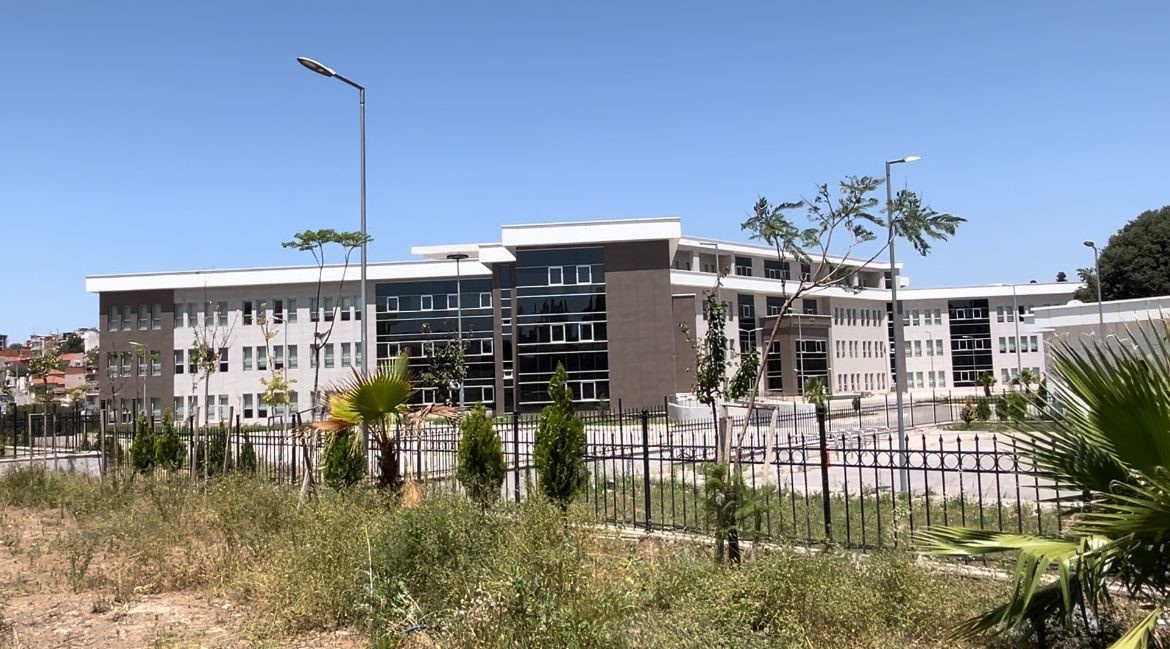 İki Kardeş Otel Odasında Ölü Bulundu