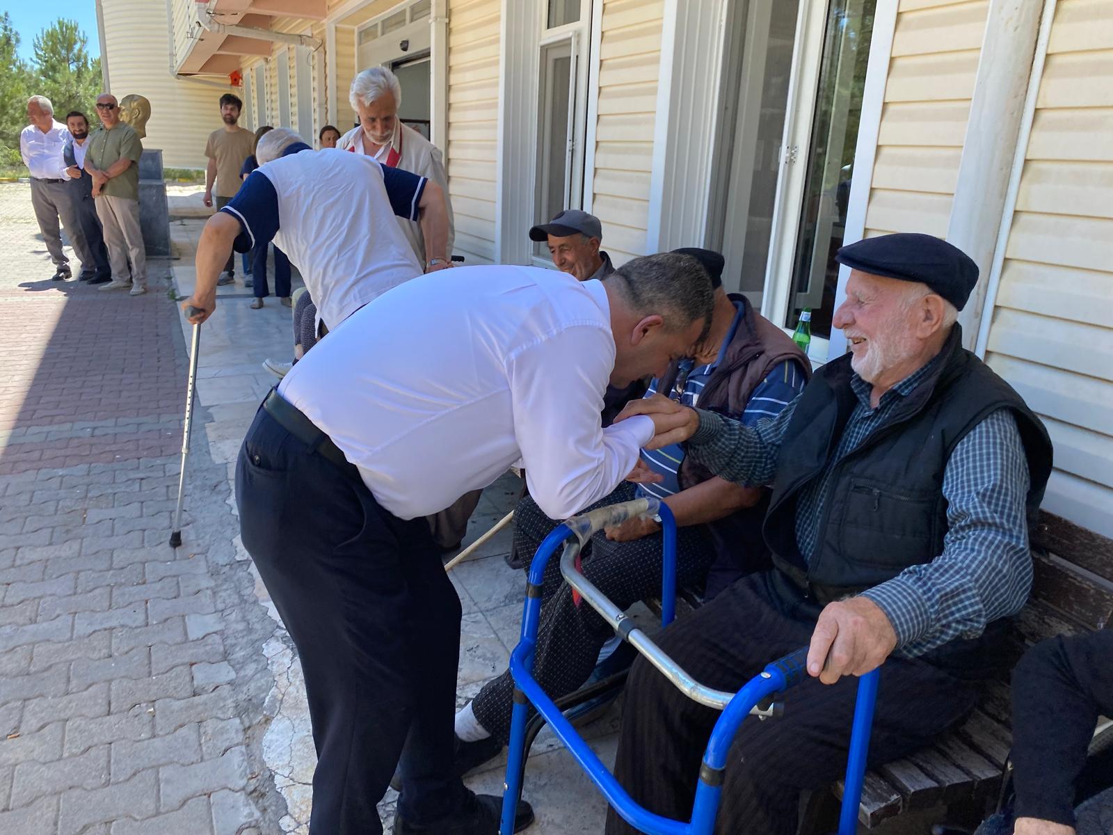 Yaşlıların Gönlüne Taht Kuran Genç Siyasetçi Koyuncu