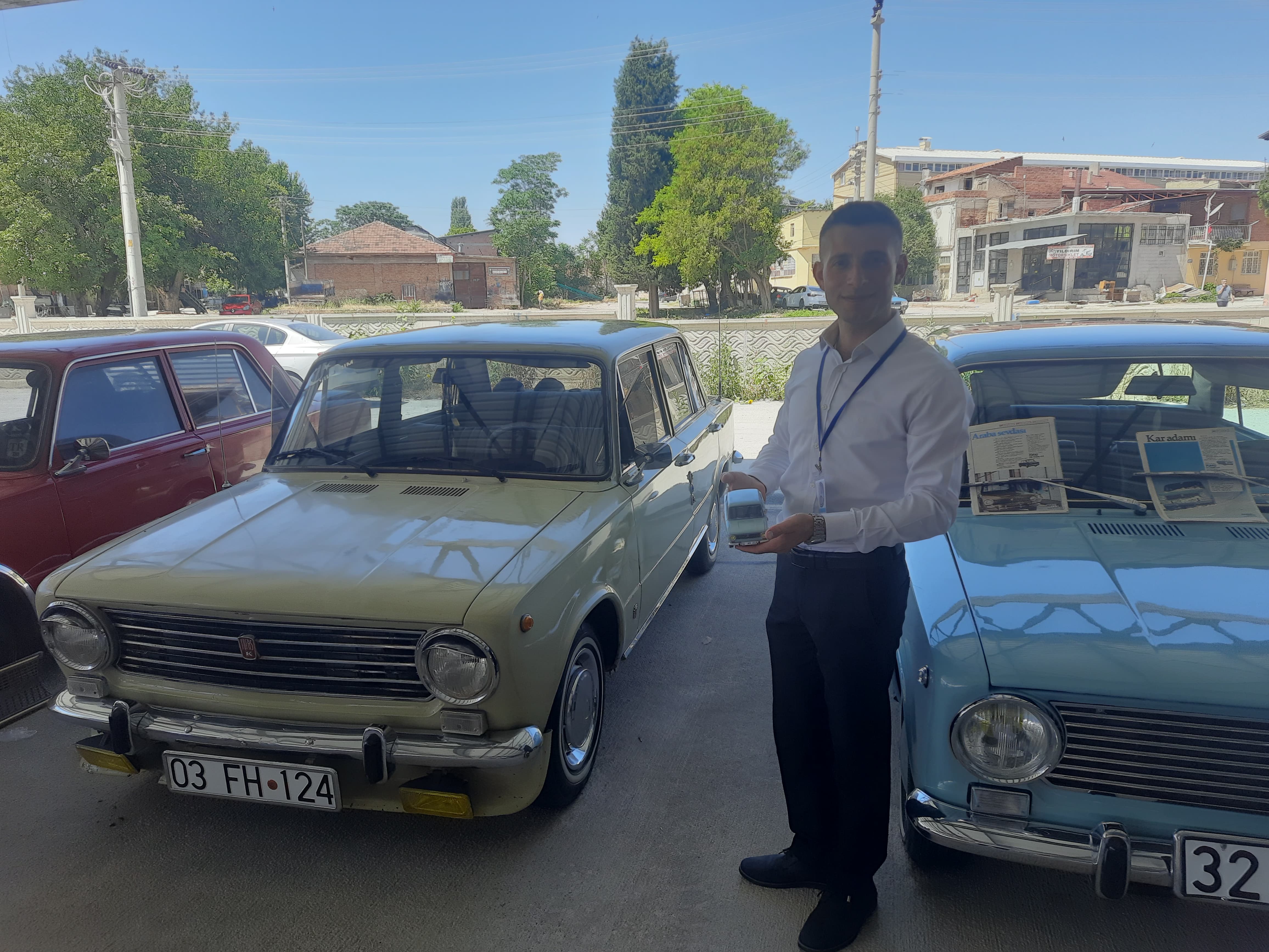 Klasik Otomobil Tutkunları Afyonkarahisar'da Buluştu