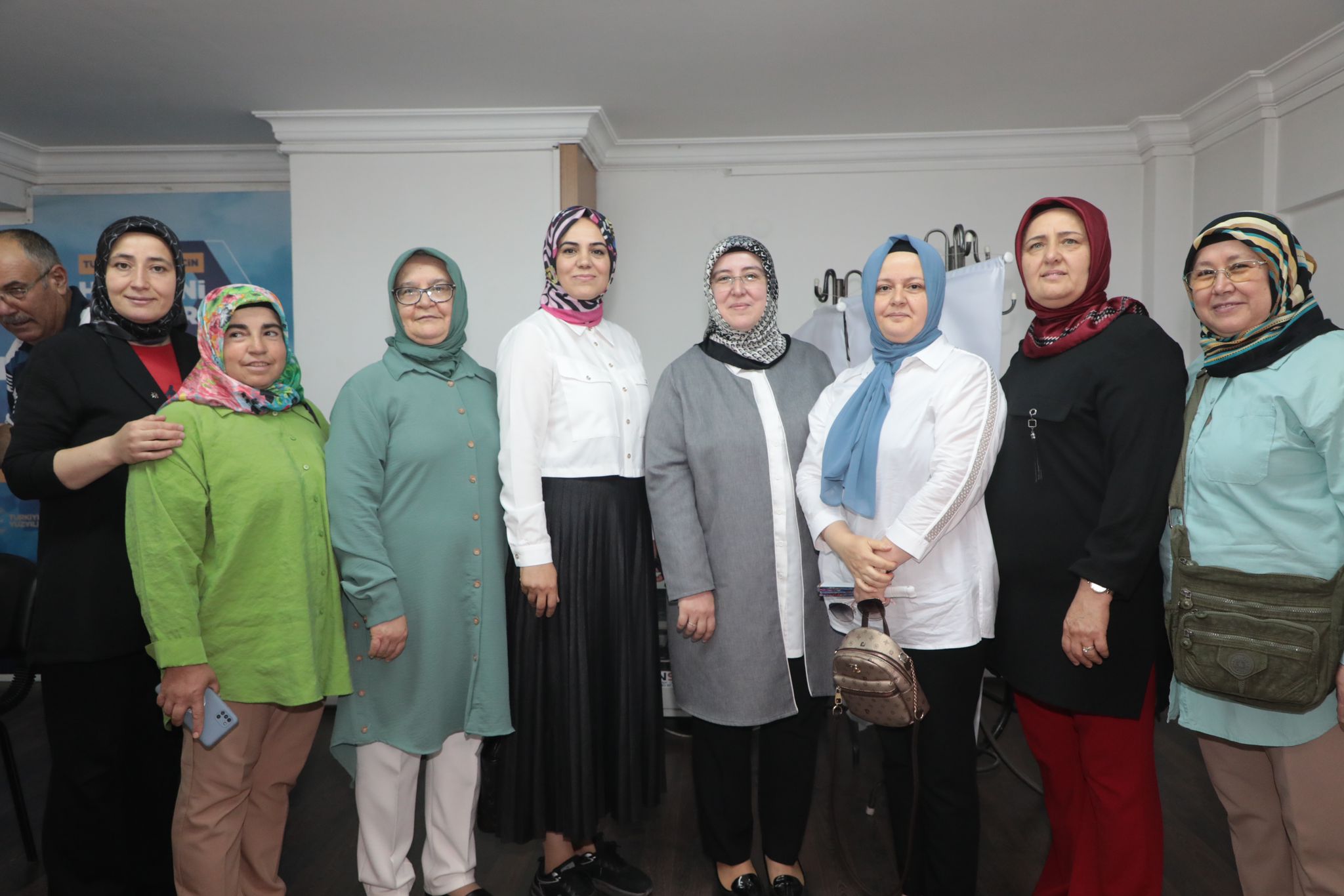 AK Kadınlar Sandık Başına Gitti