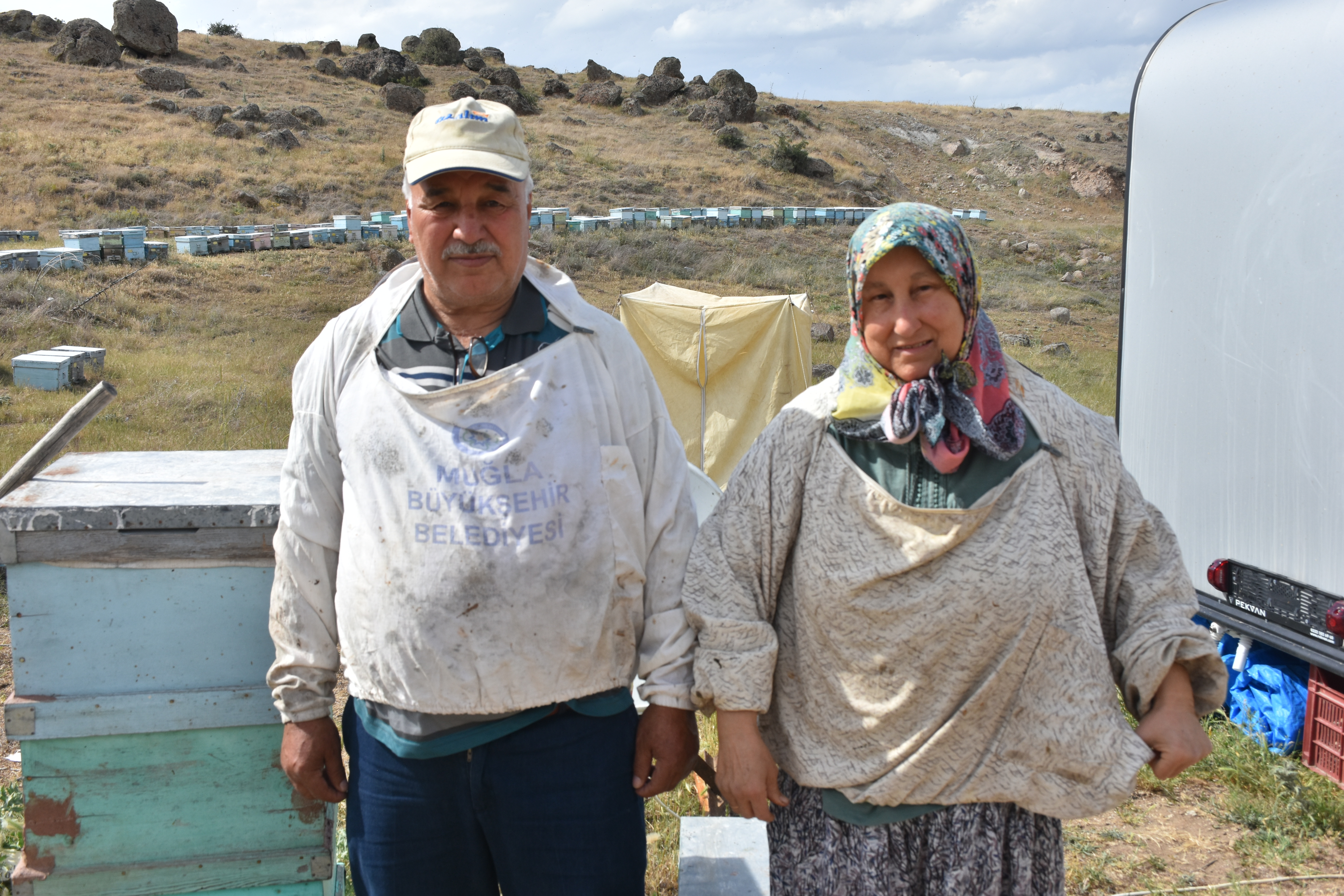 Arıcı Çiftin 30 Yıllık Serüveni! Çift kaliteli bal için Muğla ile Afyonkarahisar arasında mekik dokuyor