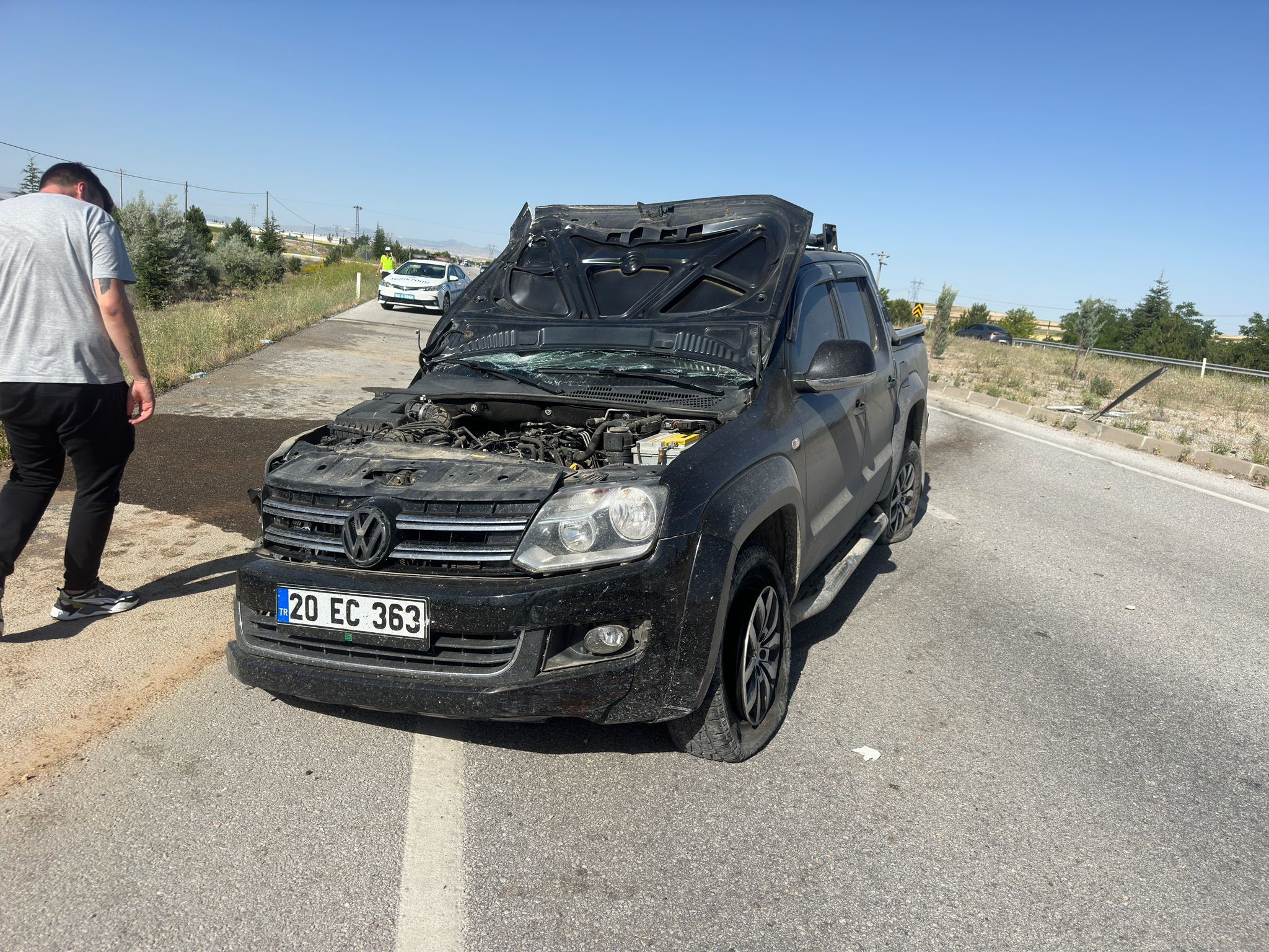 Arazi Aracı Takla Atarak Refüje Girdi! Takla atan araçtan burunları dahi kanamadan çıktılar