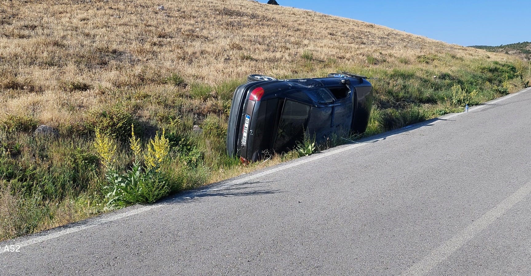 Frig Vadisi Gezisi Kazayla Son Buldu: Direksiyon hakimiyetini kaybeden araç şarampole devrildi