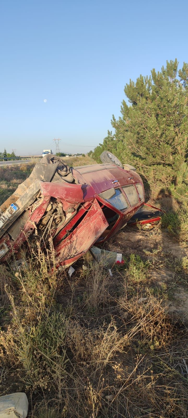 Şarampole Devrilen Araç Hurdaya Döndü!