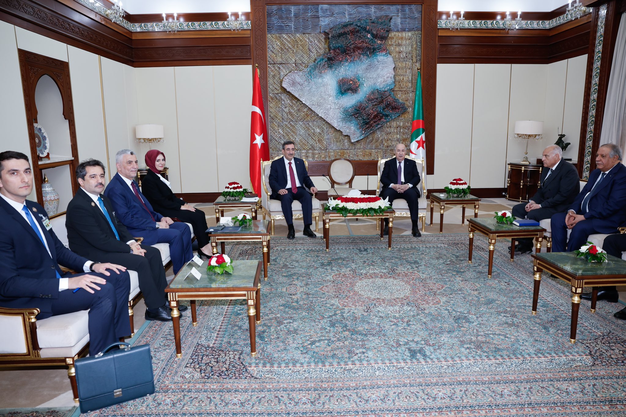 Afyonlu Bakan Göktaş Cezayir'de Temaslarda Bulundu