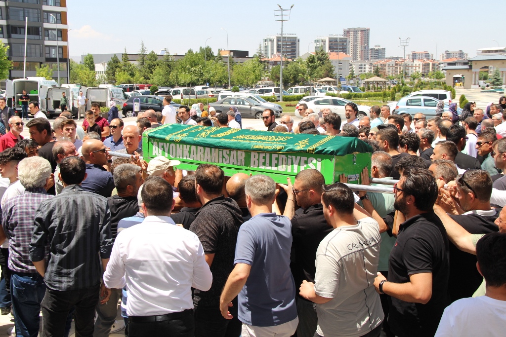 GENÇ EĞİTİMCİ SON YOLCULUĞUNA UĞURLANDI