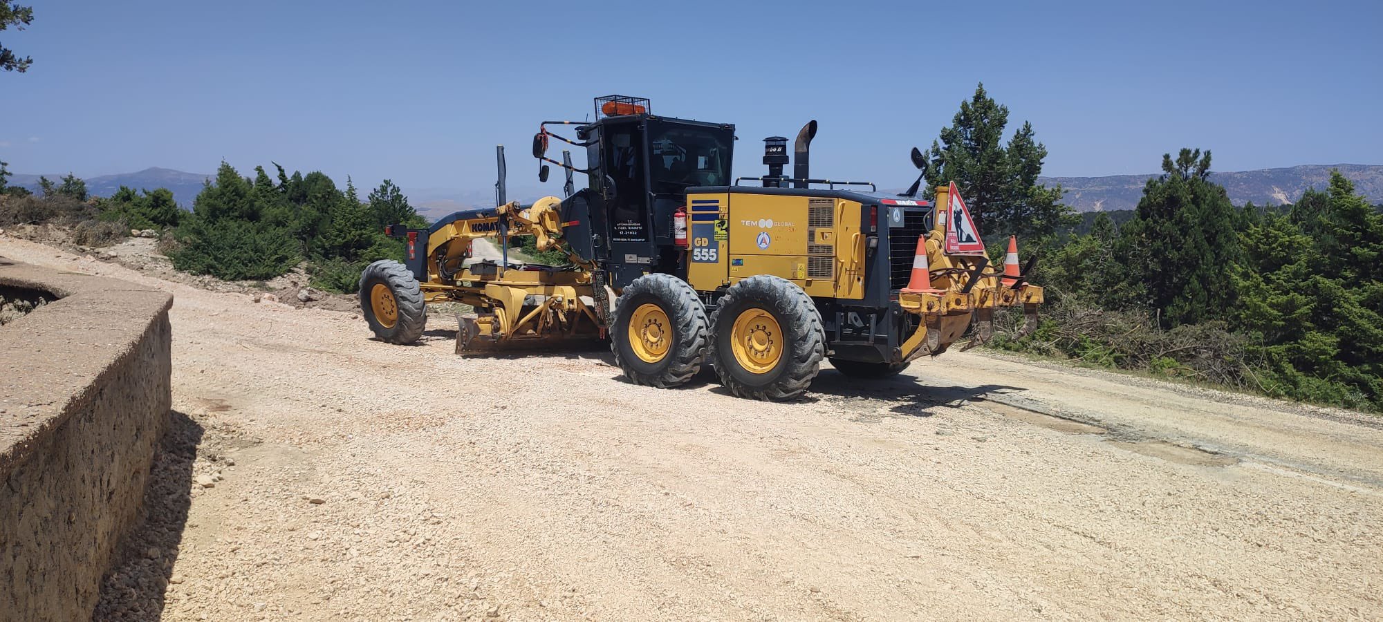 DİNAR'DA ÇALIŞMALAR TÜM HIZIYLA DEVAM EDİYOR