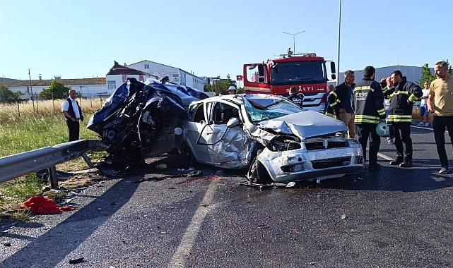 Feci Kaza İki Araç Hurdaya Döndü: 1'i Çocuk 6 Yaralı