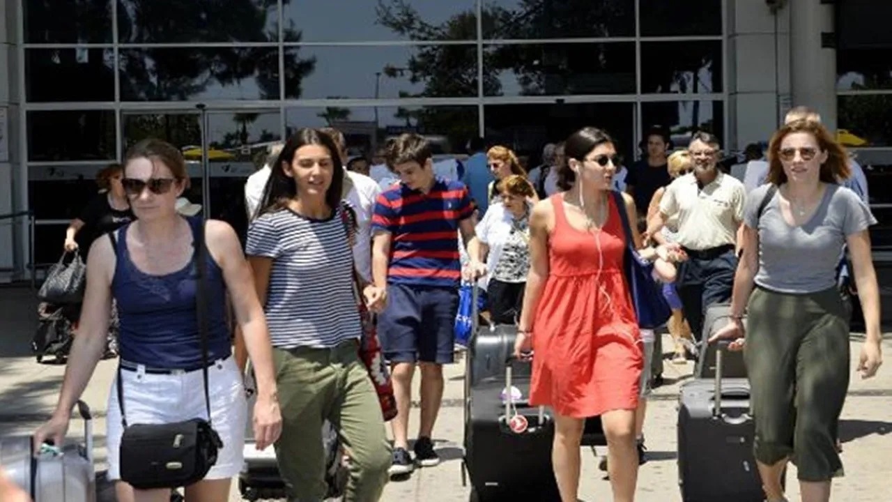 Türkiye'ye 17 milyon turist geldi: En çok turist hangi ülkeden?