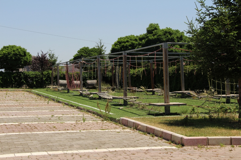 AFYON'DA 9 YIL ÖNCE İNŞA EDİLDİ ANCAK KAPISI HALA KİLİTLİ