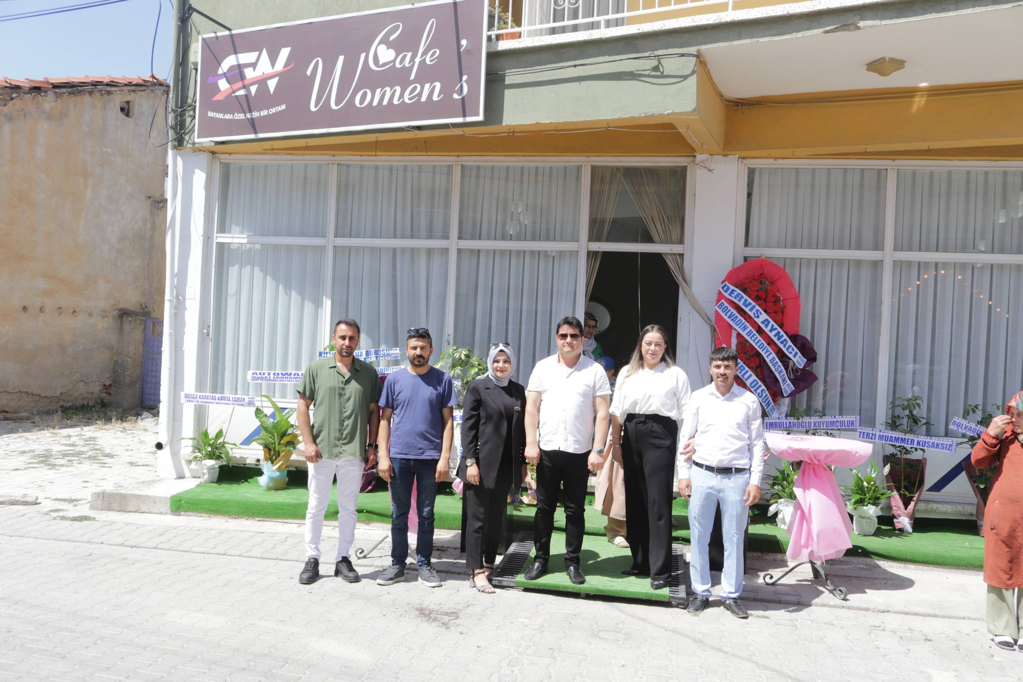 Bolvadin'de Kadınlara Özel Cafe Woman's Açıldı