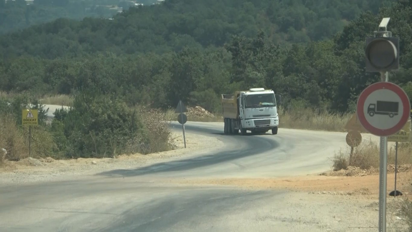 Kamyon Şoförü ve Polis Arasında Bitmeyen Kovalamaca: Ceza puanı dolan hafriyat kamyon şoförünün polisten ölümüne kaçışı kamerada