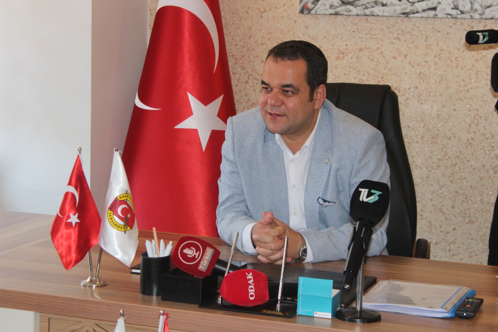 "BASIN ÇALIŞANI VE YÖNETİCİSİ İLE ÇOK BÜYÜK BİR CEMİYET"