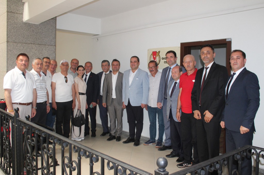 "BASIN ÇALIŞANI VE YÖNETİCİSİ İLE ÇOK BÜYÜK BİR CEMİYET"
