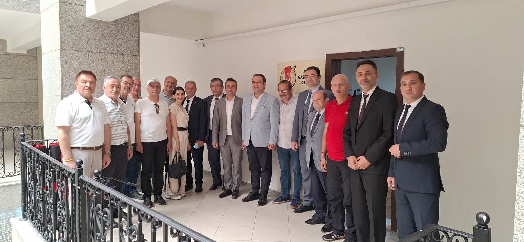 "BASIN ÇALIŞANI VE YÖNETİCİSİ İLE ÇOK BÜYÜK BİR CEMİYET"