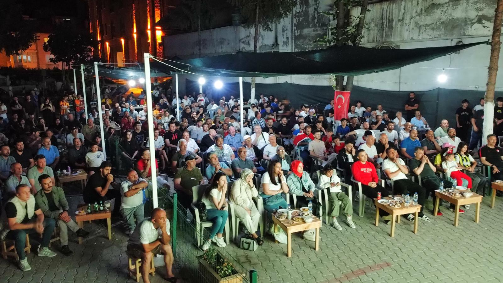 Başkan Koyuncu, Milli Coşkuyu Emirdağlı Hemşerileriyle Yaşadı