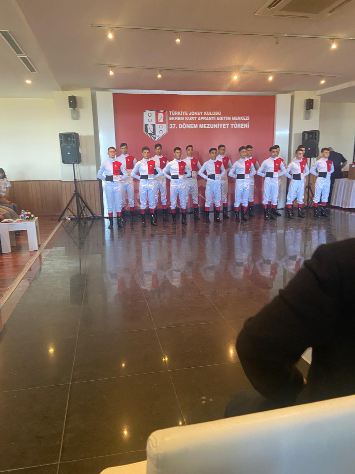 AFYONLU JOKEY EKREM KURT APRANTİ OKULU'NUN MEZUNİYET TÖRENİNE KATILDI