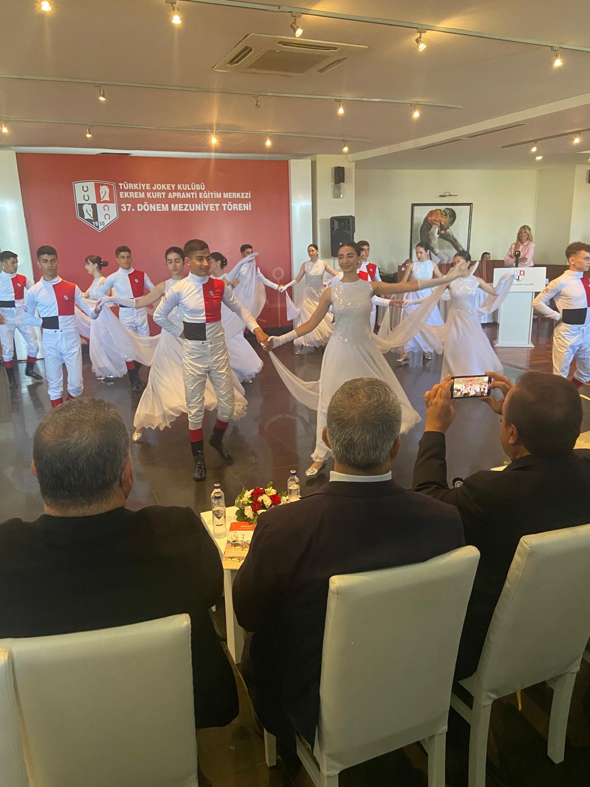 AFYONLU JOKEY EKREM KURT APRANTİ OKULU'NUN MEZUNİYET TÖRENİNE KATILDI